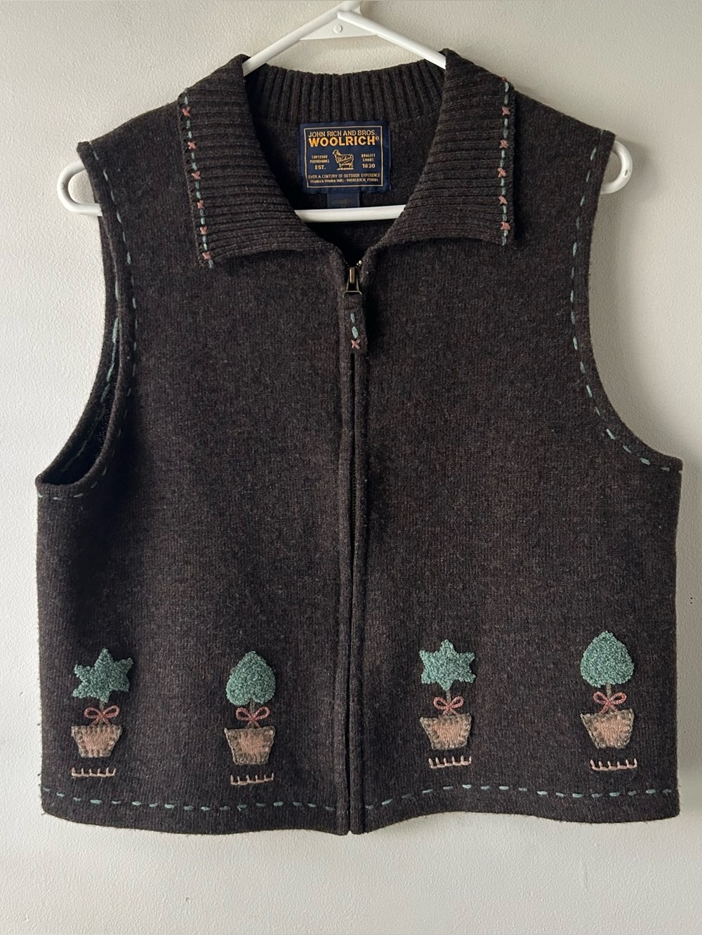 Vintage 90’s Woolrich Embroidered Knit Sweater Vest Top Potted Trees Plants Bows